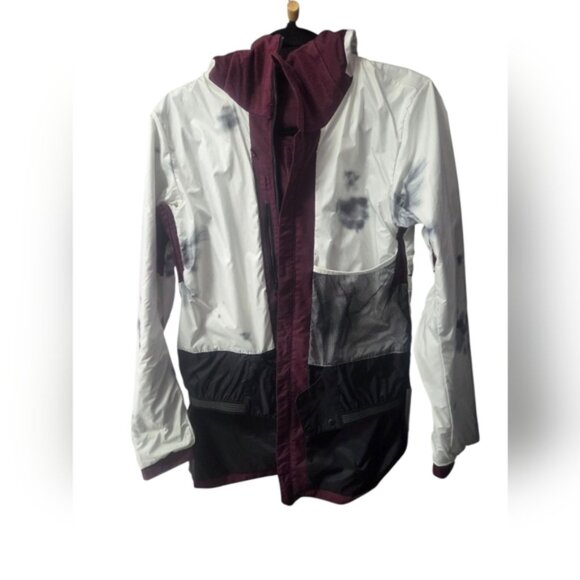 The North Face Burgundy Hooded Jacket - Picture 5 of 17